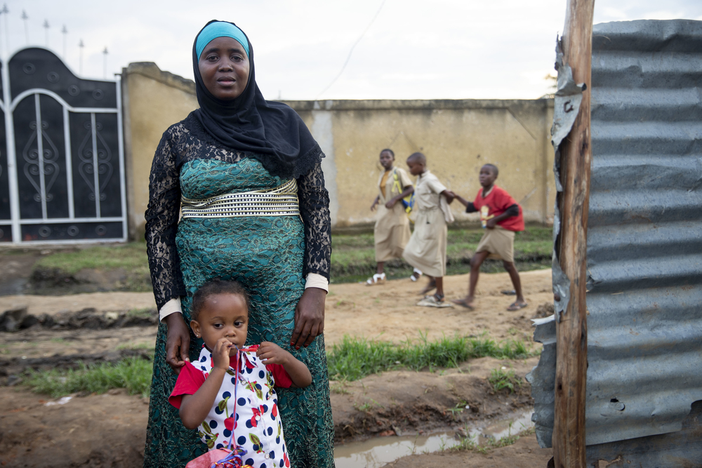 Chany Manirakiza and her three-year-old daughter, Shemsu, who was recently treated at the MSF-supported new cholera treatment centre in Bujumbura.  [Evrard Ngendakumana/MSF ]