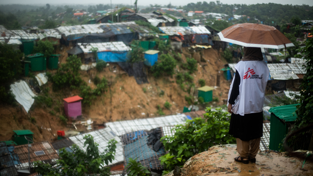 msf332317_medium.jpg Tanbin Muftah observes from a high point the Jamtoli refugee camp in Cox’s Bazar