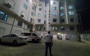 A staff member approaches the main door of MSF’s Mother and Child hospital in Houban, which is open 24 hours a day, seven days a week.