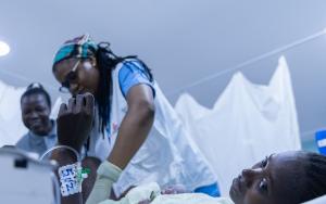 MSF nurse activity manager Unity Enuebuke assists the delivery of Aisha Idi at MSF facility in general hospital Jahun, Jigawa state.