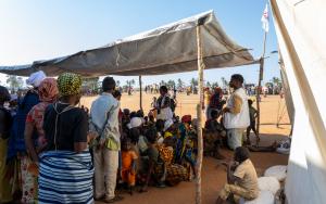 An MSF health promotion team conducts an awareness session on disease prevention for a group of people waiting for medical consultation. Respiratory, skin, and waterborne illnesses are a major concern where shelter is inadequate and clean water scarce. 