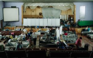 People from the frontline areas arrive at the transit centre for IDPs in Dnipropetrovsk region (eastern Ukraine). They usually spend a few days here before moving further west. The Médecins Sans Frontières mobile clinic comes here twice a week. Our doctors and nurses examine patients. They often have chronic illnesses, and some of them arrive with injuries from the hostilities. Our health promoters and psychologists also work with patients to identify their needs and provide psychological support. 
