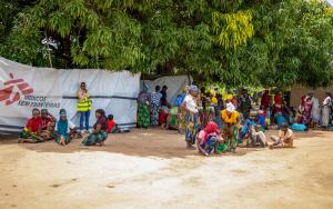 People waiting outside an MSF mobile clinic in Alua Velha, Eráti District, Nampula Province.