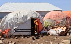 Ten Children, Two Jerrycans_Regay Ali_Somalia