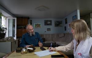 Ukrainian war veteran Oleksii receiving trauma therapy at MSF centre in Vinnytsia.
