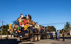 People who have been displaced return by truck from Macomia to the town of Mocímboa da Praia.