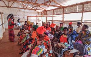 MSF community health educator sensitizing and educating mothers