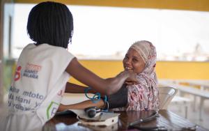An MSF staff conducts pre-screening antenatal consultations at the Mrima Health Centre. 