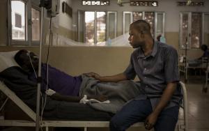 Portrait of John * and Jean * in the CHK. Jean was diagnosed with HIV in 2010.[Photo: Pablo Garrigos/MSF]