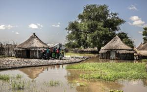 Villagers surrounded by water and stranded in a shrinking area of dry land[Photo: Nicola Flamigni/MSF]