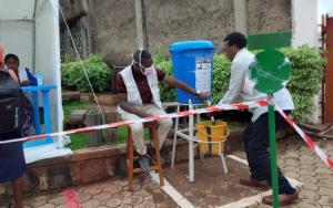 Visitors pass by the COVID19 pre-screening in North West Cameroon ©Freida Nemkul/MSF