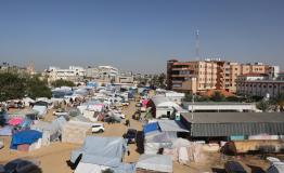 Nasser hospital - People camped outside 