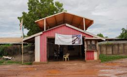 Front entrance of the former MSF standalone hospital in Bentiu ex-PoC displaying a banner about the move to Bentiu State Hospital.