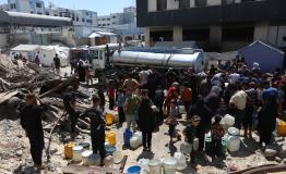 An MSF water truck provides a critical source of clean drinking water. Despite producing around 500,000 litres daily, it is enough for only 80,000 people to receive the bare minimum.