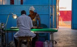 A child is being examined at the Carnot pediatric ward