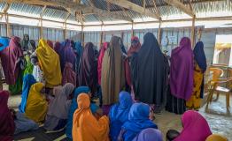 Patients wait to be seen at MSF’s Elbeti 1 health post in Elbeti IDP camp, Baidoa, Southwest State, Somalia. MSF runs seven health posts across IDP camps in Baidoa, providing primary healthcare including screening and treatment for acute malnutrition.