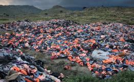 Thousands of life jackets left behind by arriving migrants are gathered at a dump on Lesbos Island, Greece.  [ © Robin Hammond/Witness Change]