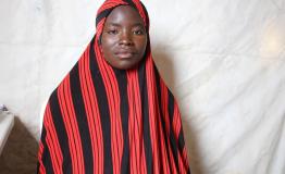 Twenty-year-old Mamma Mohammed was threatened, locked up and forced into marriage by members of an armed group. Pregnant, she finally escaped to the town of Pulka, in northeastern Nigeria’s Borno state, where she is staying in a camp for displaced people.