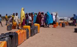 Women queue up at a borehole in Gwoza to collect water.© Scott Hamilton/MSF