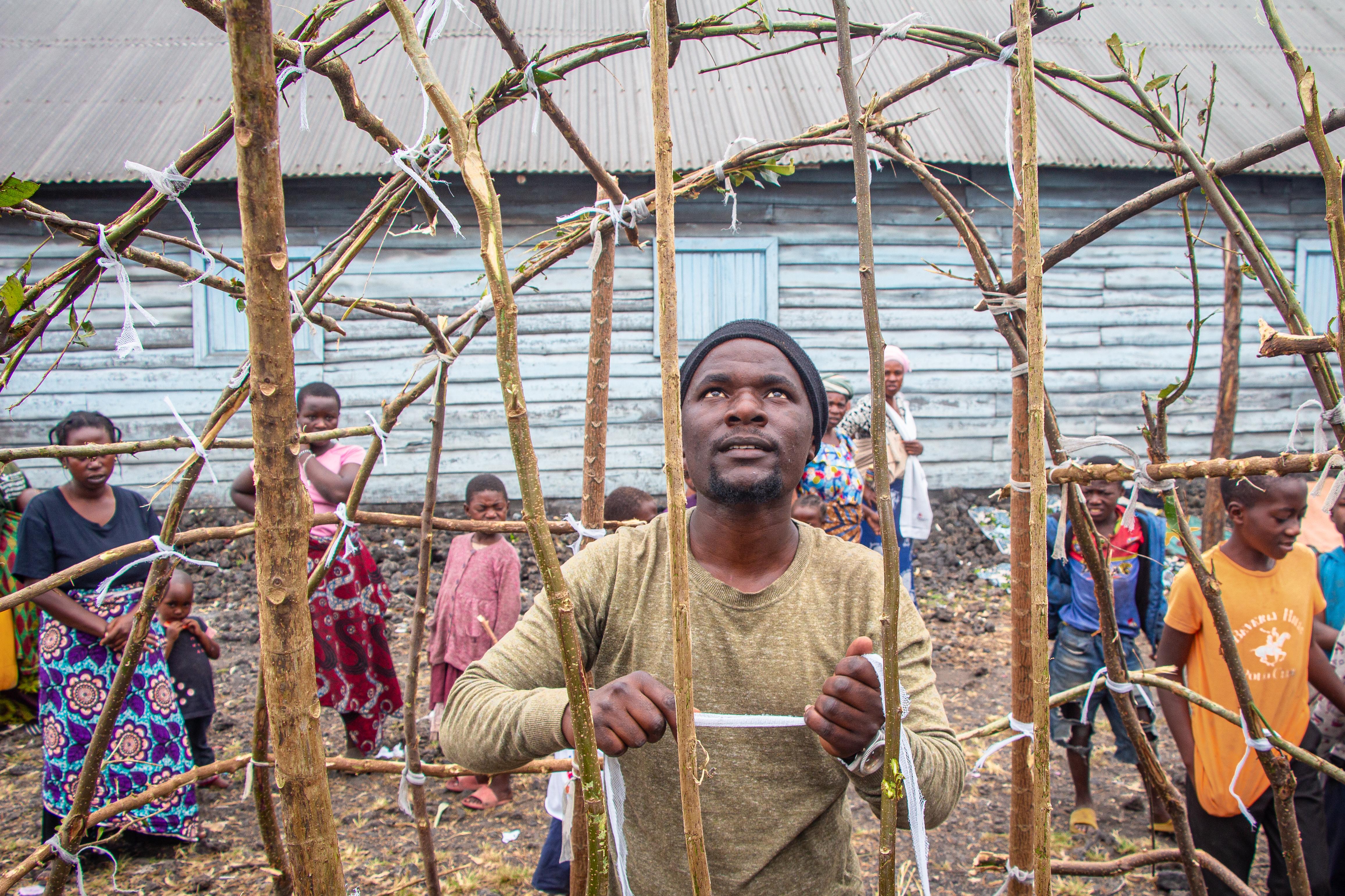 Eric arrived in Goma yesterday from Minova. Determined to protect his family and concerned about the state of his parents' health, he immediately began building a tent for them.