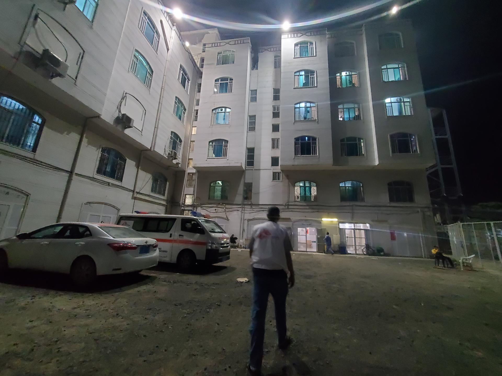 A staff member approaches the main door of MSF’s Mother and Child hospital in Houban, which is open 24 hours a day, seven days a week.