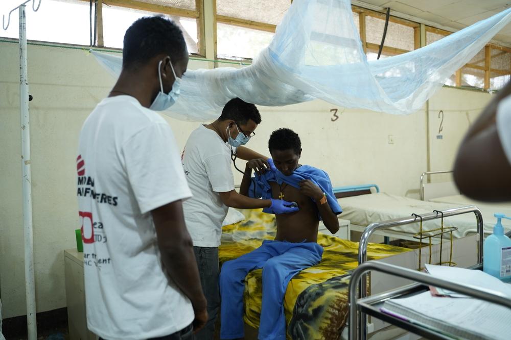 MSF medical staff are examining Mekuanent, a kala azar patient during the morning rounds at MSF’s Abdurafi health center specializing in treatment of Kala-azar and snakebite.