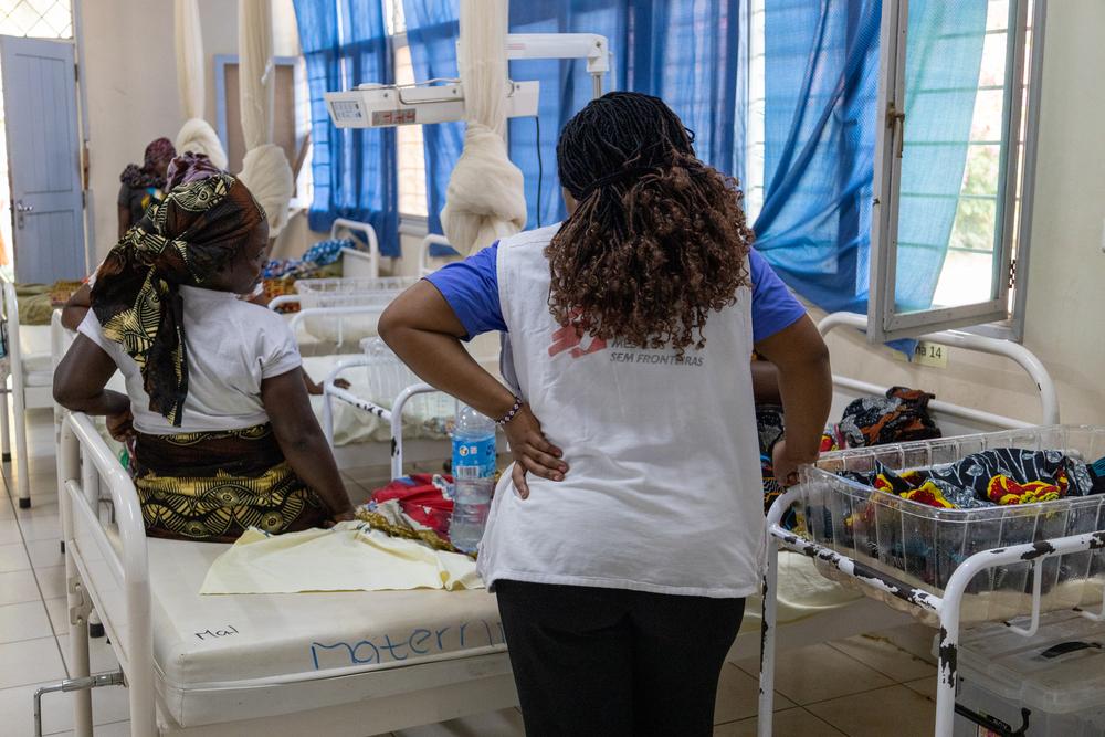 In 2025, MSF assisted an average of 740 childbirths per month across the four districts where it operates in Cabo Delgado province, northern Mozambique. But in this volatile context, insecurity makes it difficult for pregnant women to reach care and for health workers to provide it, putting lives at risk and leading to dangerous interruptions in maternal health services.