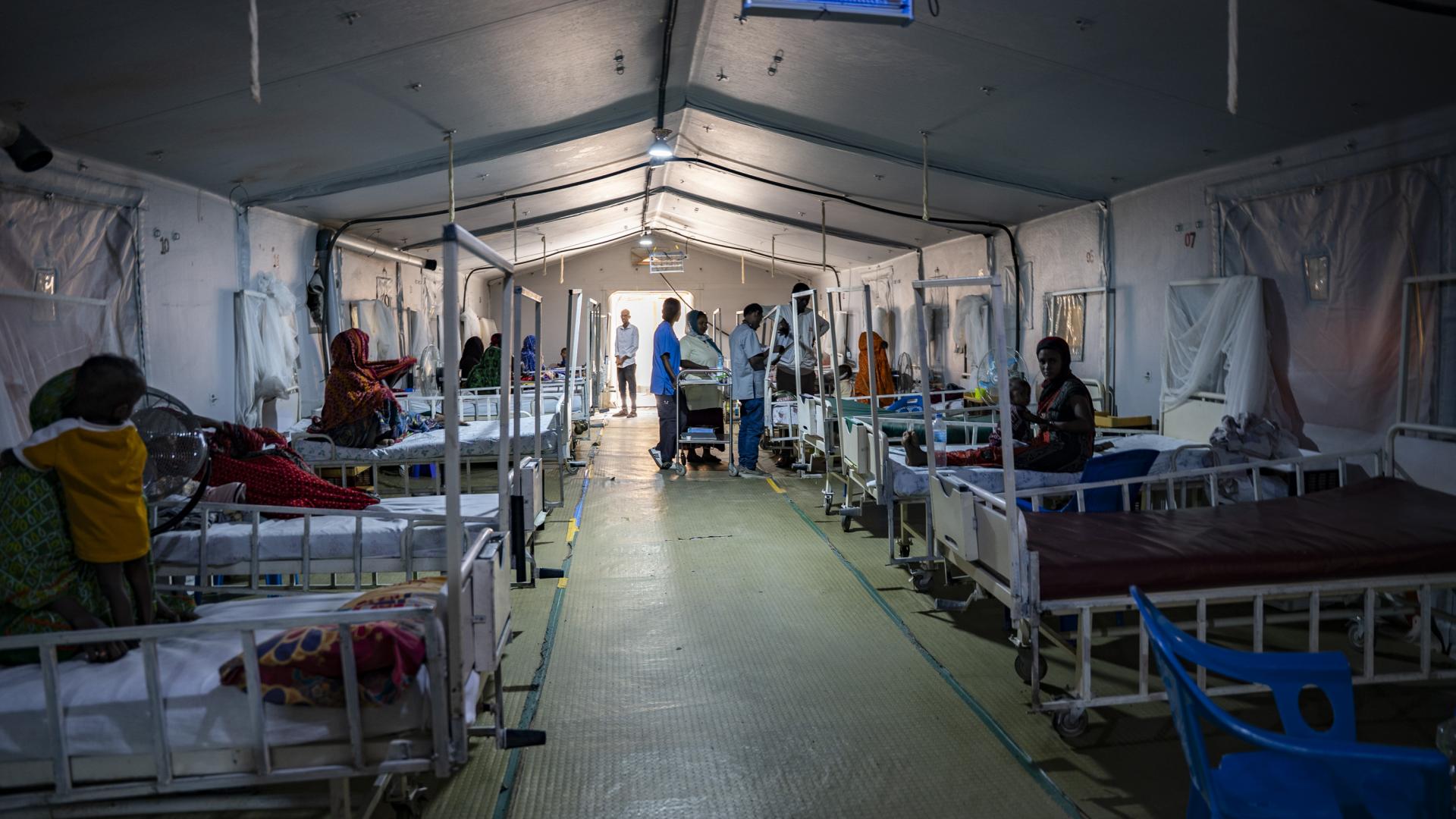  Inside one of the tents / wards at MSF’s ITFC, next to Dubti General Hospital.