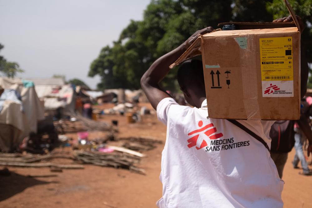 MSF staff transporting medicines and water purification materials to the Bondeko Health Center in Ndu, northern DRC. January 2021