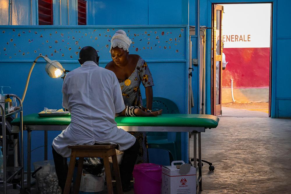 A child is being examined at the Carnot pediatric ward