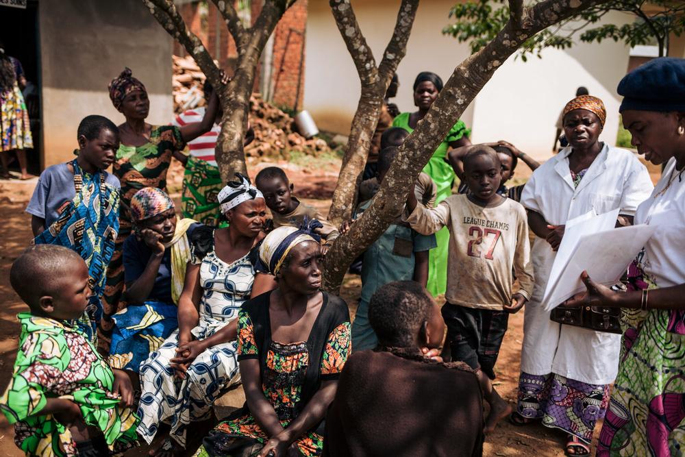 Awareness-raising and information activities on Ebola in DRC (© Alexis Huguet)