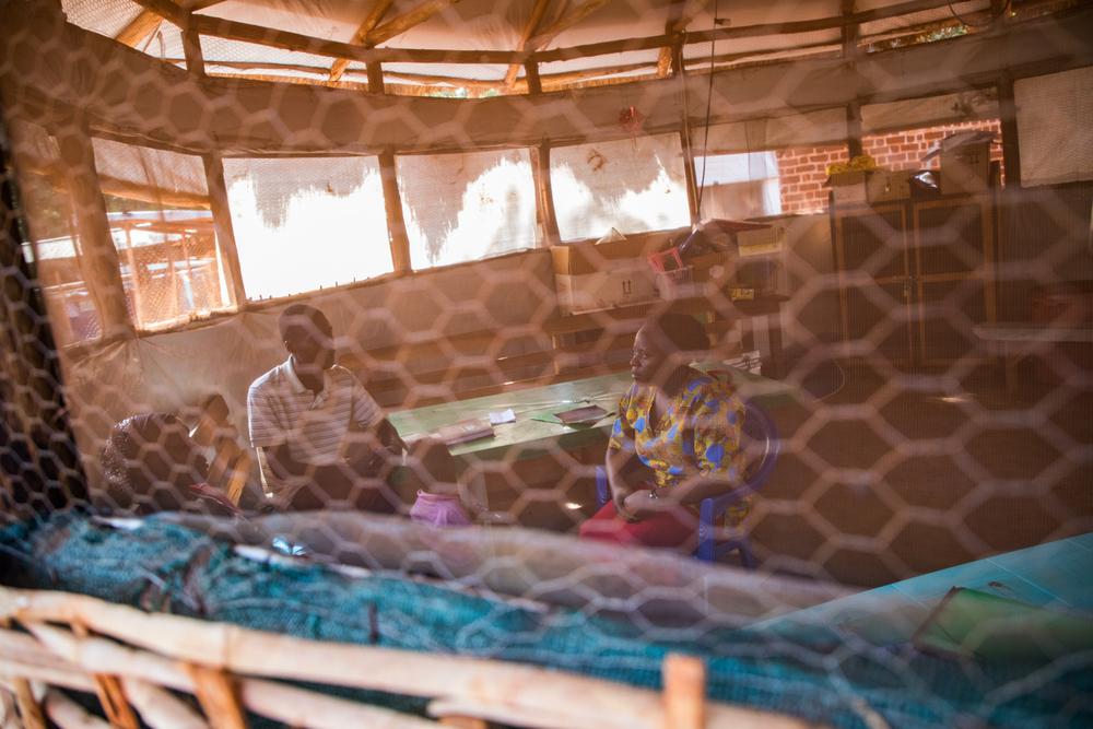 Mental health consultation in the MSF hospital in Nduta refugee camp, Tanzania. [© MSF/Pierre-Yves Bernard]