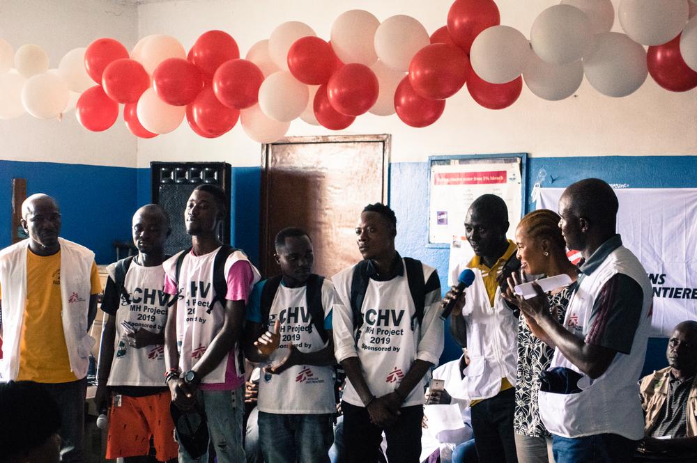 Local volunteers, health workers and MSF staff members celebrated the opening of mental health activities in West Point, Liberia. [© Clément Lier/MSF] 