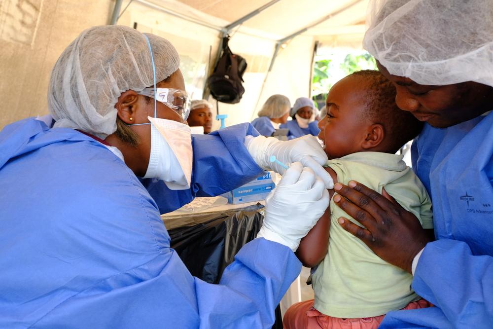 Two-and-half year old Justin* receives his shot the investigational Ebola vaccine rVSV-ZEBOV,at a vaccination point set up in the community of Kimbangu in the city of Beni. [© Samuel Sieber/MSF ]