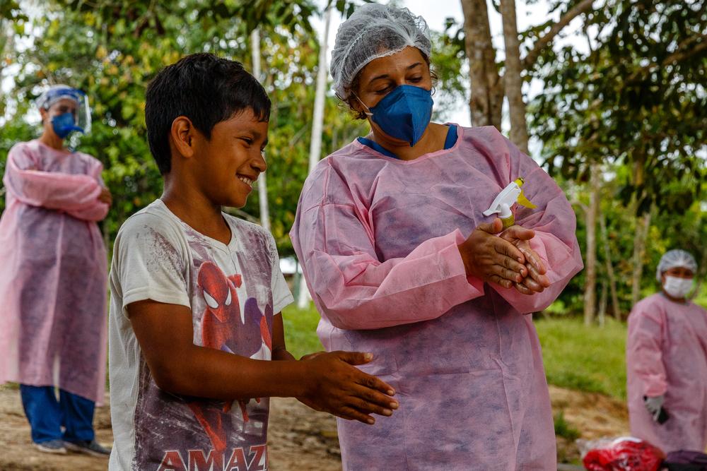 Nurse Nara Duarte teaches a child the correct way to perform hand hygiene 