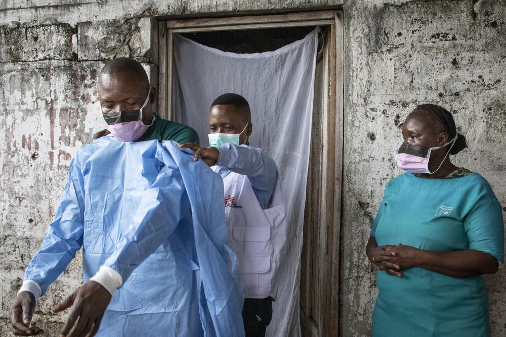 Epidemiologist Gaston trains and helps staff in Mbandaka 