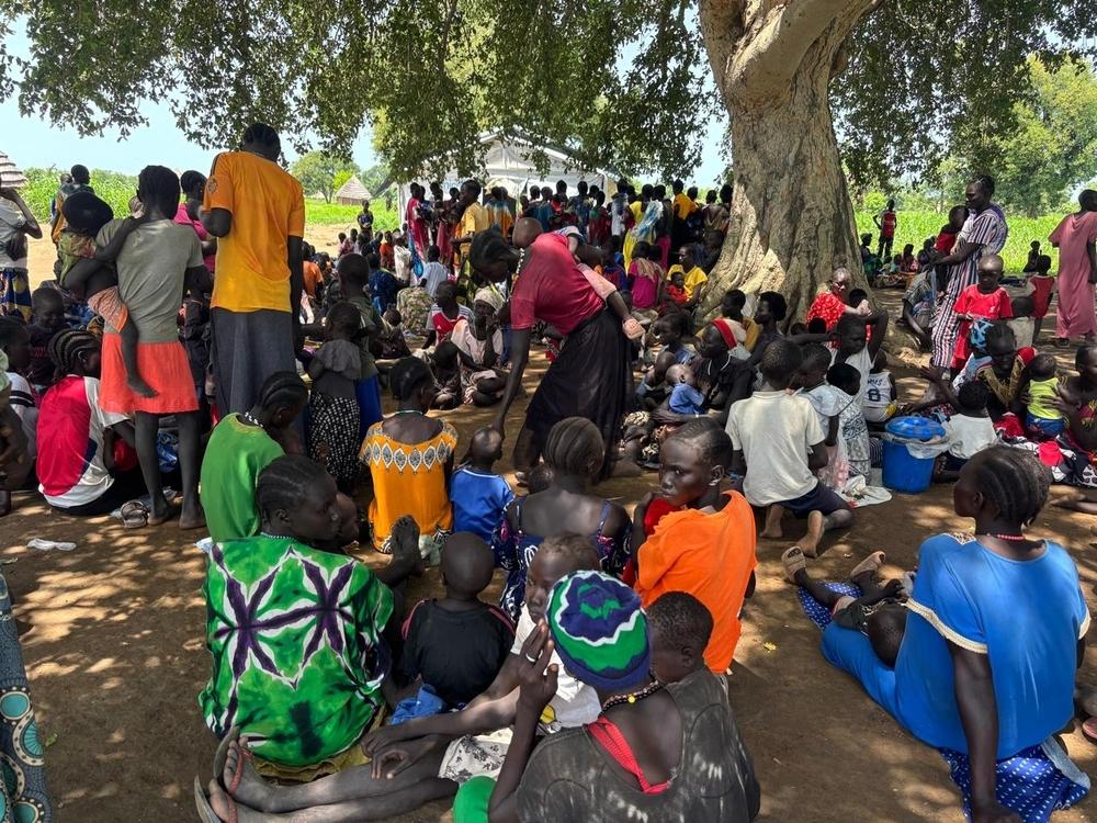 MSF provides some primary health support in Aweil through an outreach program, based on the integrated case management model, taking primary healthcare to communities. Local women monitor and screen for non-communicable diseases, and teams provide vaccinations, and provide seasonal malaria chemoprevention before the rainy season begins.