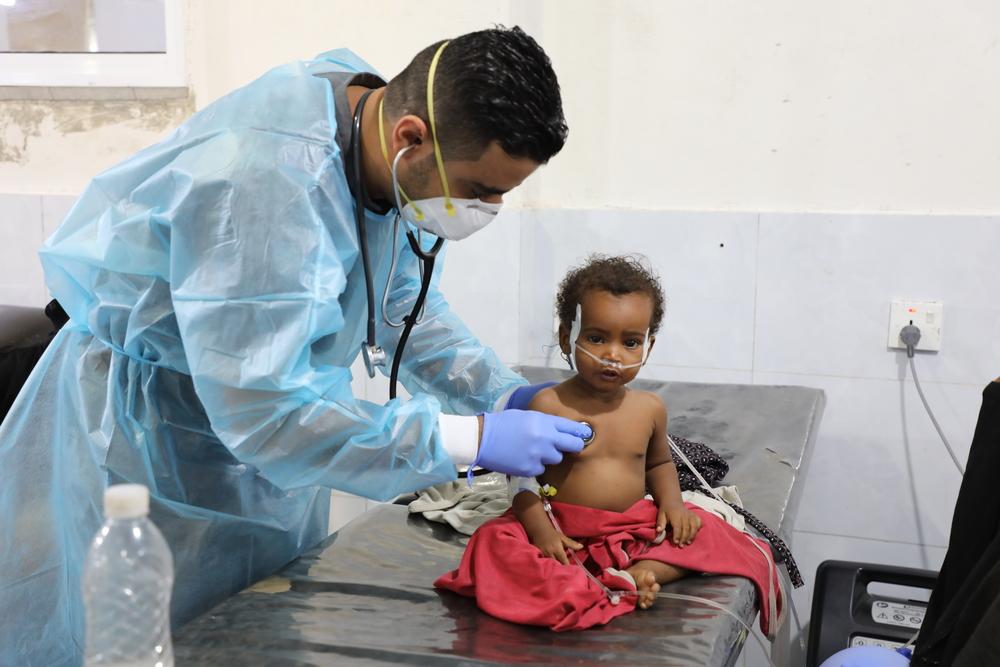 Hadeel Ghazi, aged 12 months, sits on a bed in the respiratory unit at MSF’s Mother and Child hospital in Houban. Hadeel's mother says: "Thanks to God, I was visiting my family near Houban when my daughter fell ill. I don’t know where I would have taken her if we had been in my village in Mawiyah Junction."