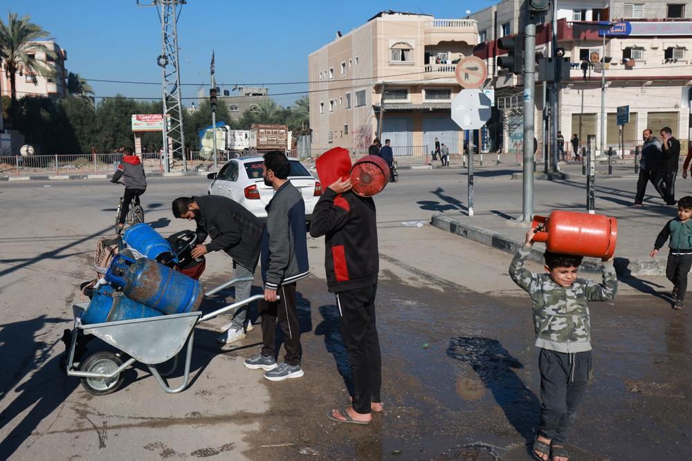  People looking for fuel, food and gas in Gaza near Al Aqsa 