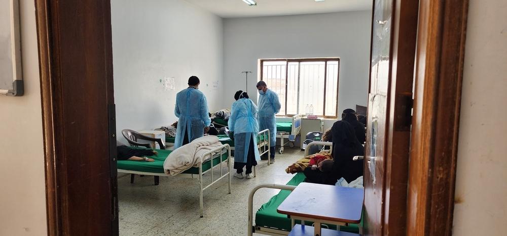Medical staff working with MSF are conducting rounds for measles patients in the MSF-run isolation ward at Al-Wahda hospital. Dhamar governorate – Yemen.