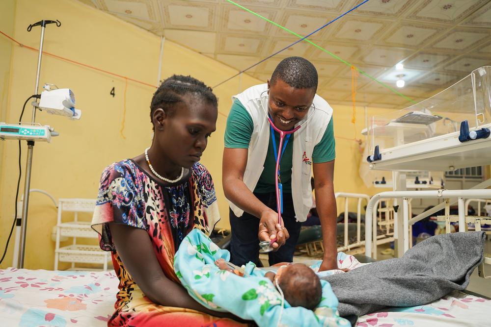 MSF Paediatrician, Raymond Tsakila checks on Nyakule and her 17-day baby in the NICU at the Bentiu State Hospital.