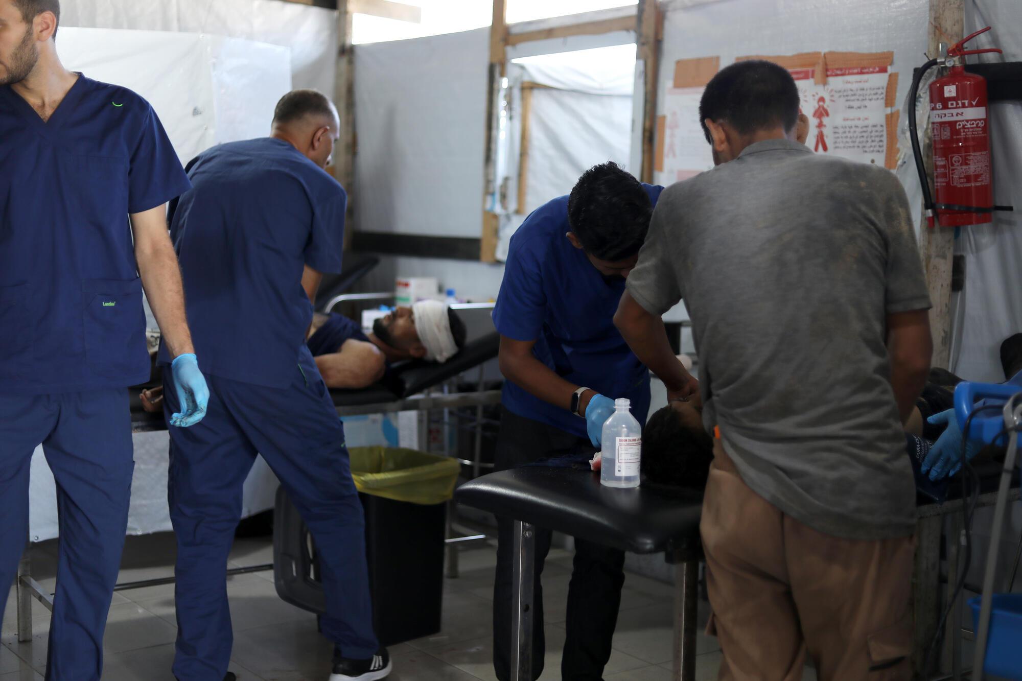 Staff at the MSF Al-Mawasi health centre provide care for injured patients after Israeli forces opened fire on people trying to get food at a Gaza Humanitarian Foundation distribution site. Palestine, August 2025.