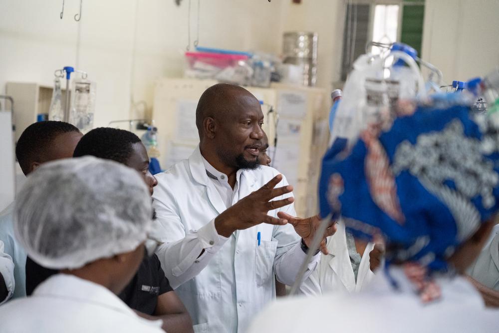An MSF surgeon does the morning rounds at the Rutshuru General Reference Hospital. Gunshot victims account for a significant proportion of patients treated by MSF teams.