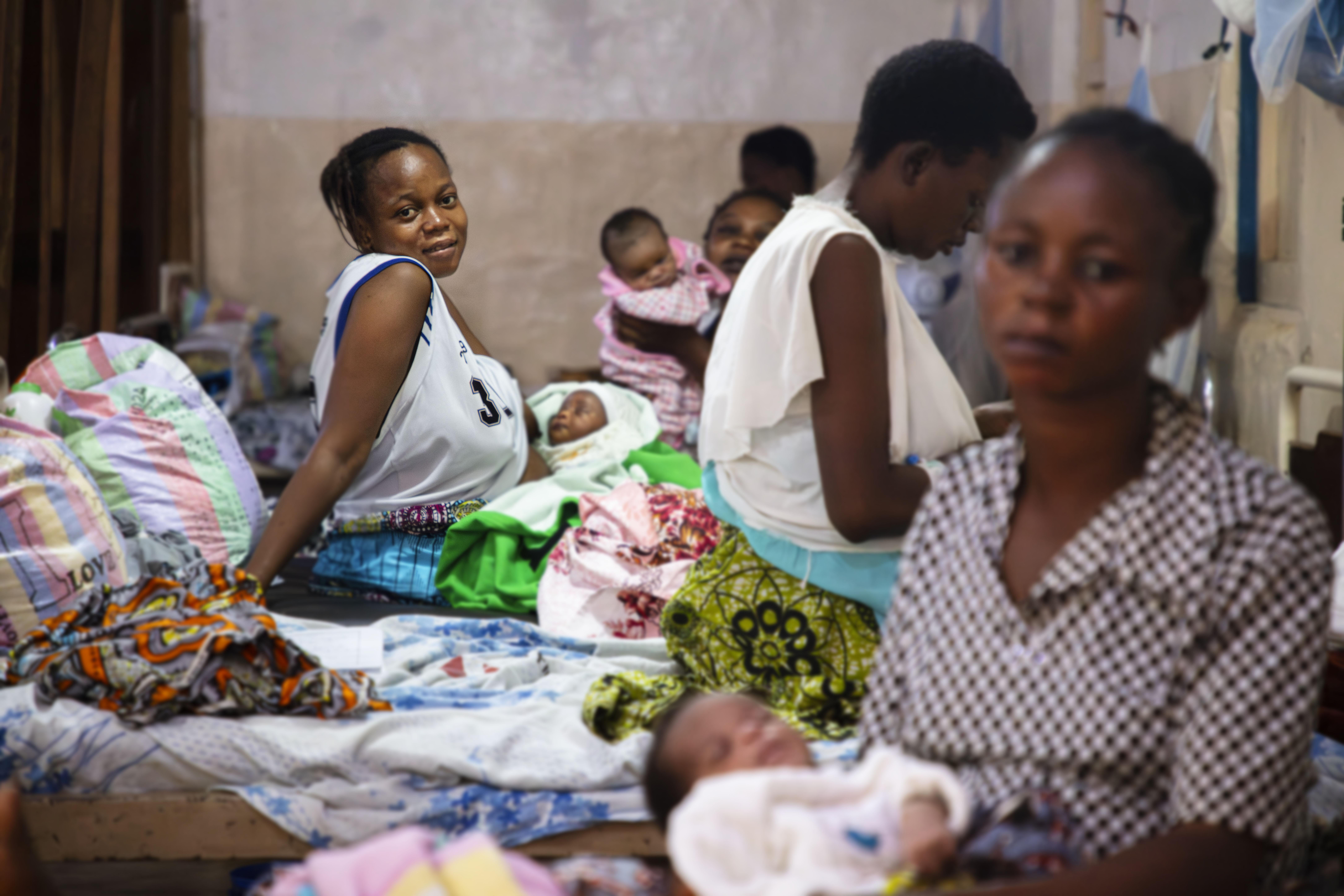 In the maternity ward of Salamabila Hospital, MSF staff enabled these women to give birth by cesarean section in good conditions.