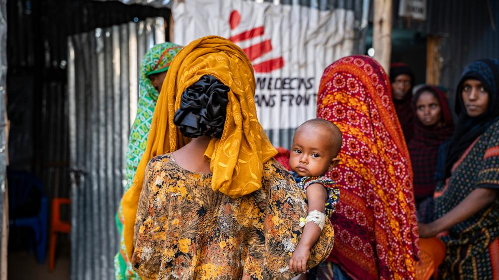 Isaa with her daughter Fafi (1) at MSF's ITFC at Dubti hospital