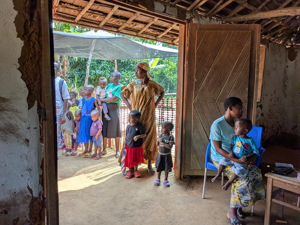 Parents brought their children to the Assemblée des Saints vaccination site in the Budjala health zone, North Ubangi, where they waited to receive the vaccine that would protect them against measles. 