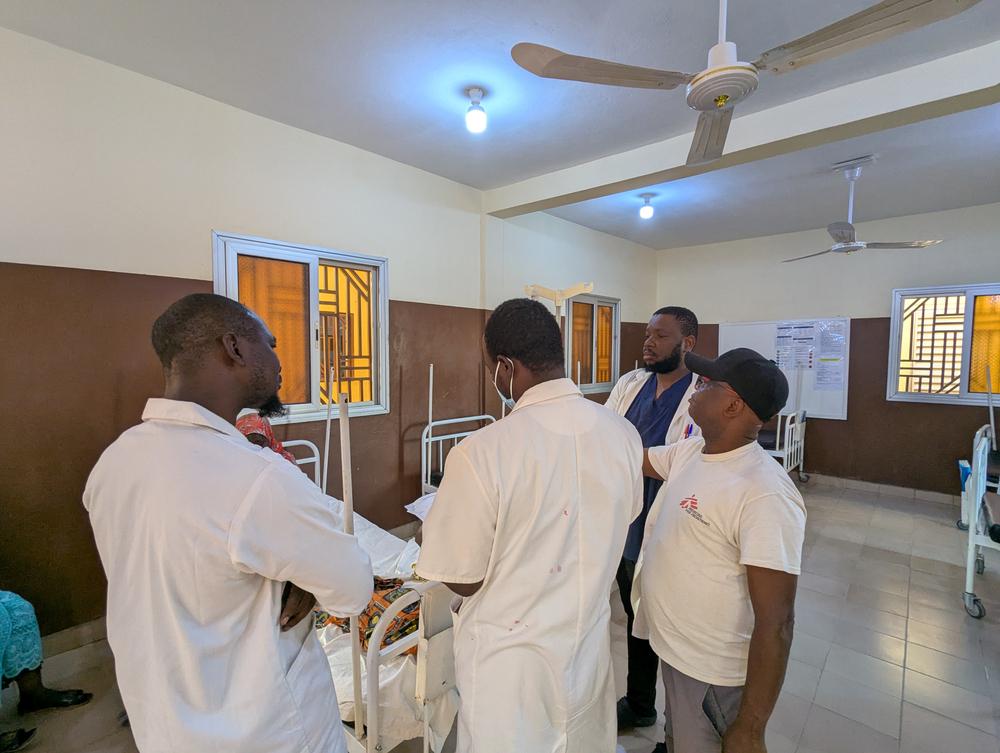 A team from MSF and the Ministry of Health supervising the paediatric unit at Niafunké Hospital in northern Mali, supported by MSF.