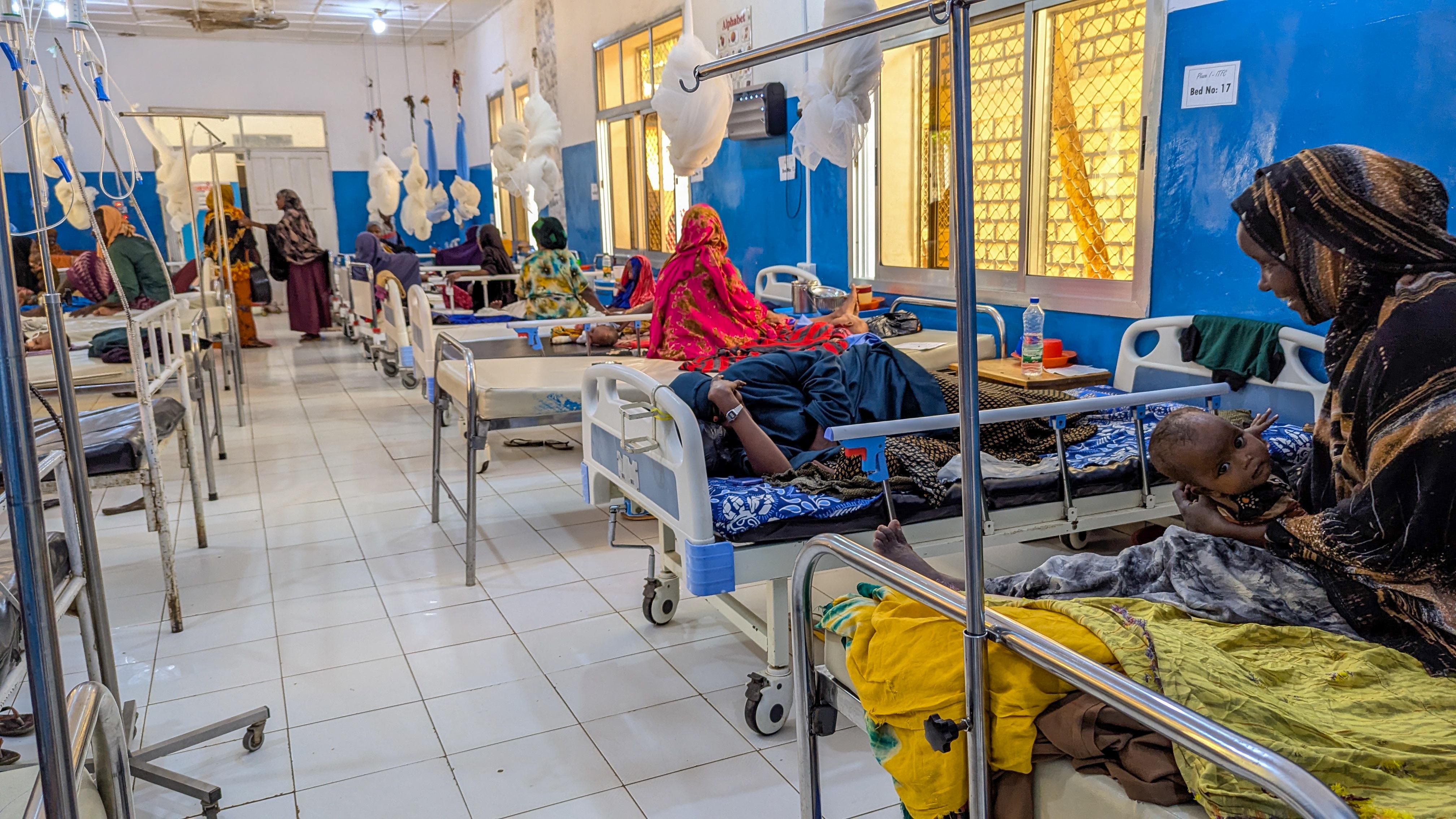Children admitted for severe acute malnutrition receive inpatient care in the inpatient therapeutic feeding centre (ITFC) at MSF-supported Bay Regional Hospital, Baidoa, Southwest State, Somalia. Bay Regional Hospital has four ITFC wards, expanded from 50 to 125 beds to address the surge in admissions recorded in 2026.