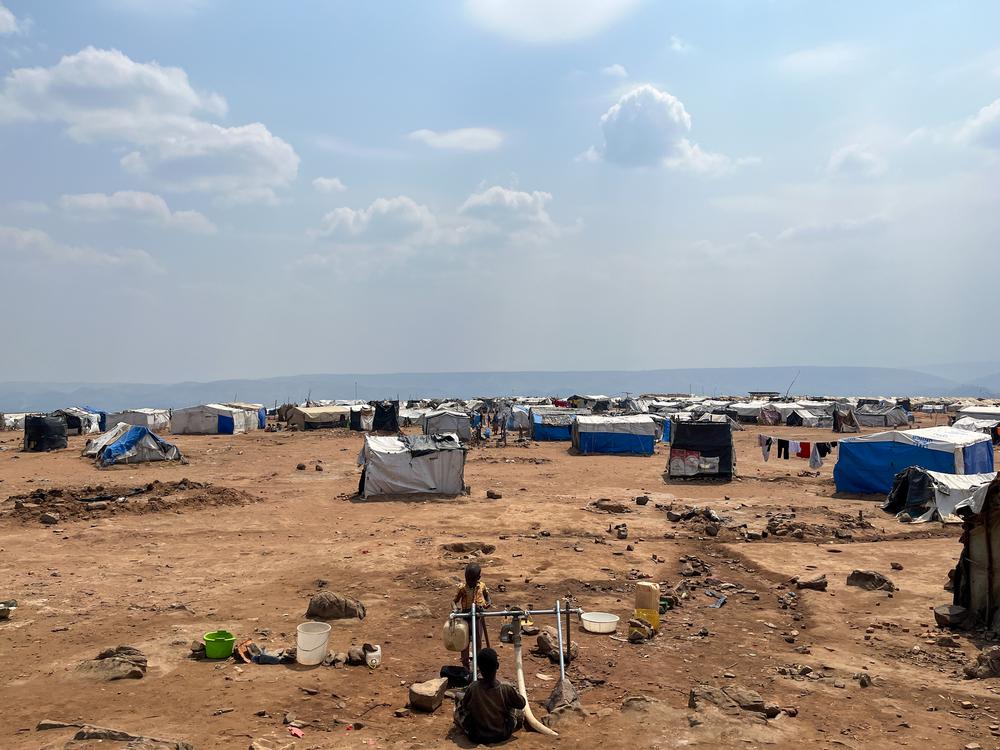 In the Busuma camp, the number of makeshift shelters continues to fall as repatriations organised every Thursday by the United Nations High Commissioner for Refugees (UNHCR) get under way. Those who remain move into the vacant tents.