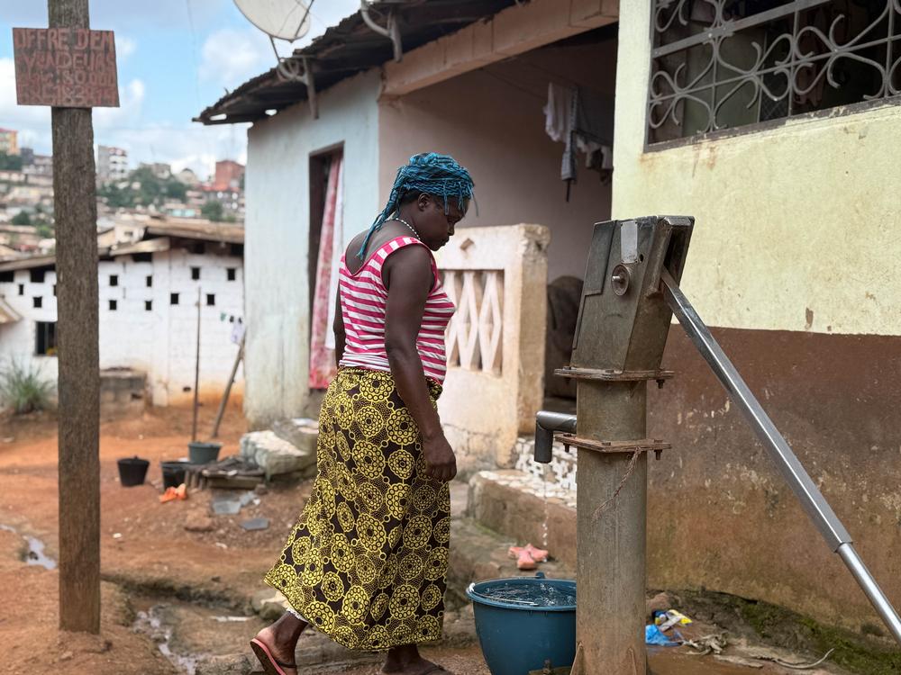 Borehole providing families with water in the Mballa 2 neighbourhood, Djoungolo Health District.